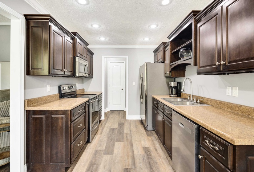 405 PERSIMMON LN, Lexington, Tennessee 38351, 3 Bedroom Bedrooms, 5 Room Rooms,2 BathroomBathrooms,Residential,For Sale,PERSIMMON,0,10229087