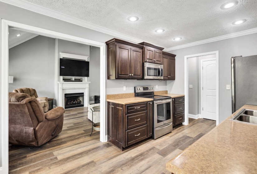 405 PERSIMMON LN, Lexington, Tennessee 38351, 3 Bedroom Bedrooms, 5 Room Rooms,2 BathroomBathrooms,Residential,For Sale,PERSIMMON,0,10229087