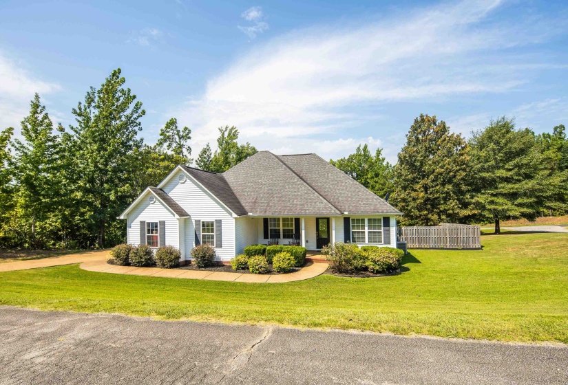 405 PERSIMMON LN, Lexington, Tennessee 38351, 3 Bedroom Bedrooms, 5 Room Rooms,2 BathroomBathrooms,Residential,For Sale,PERSIMMON,0,10229087