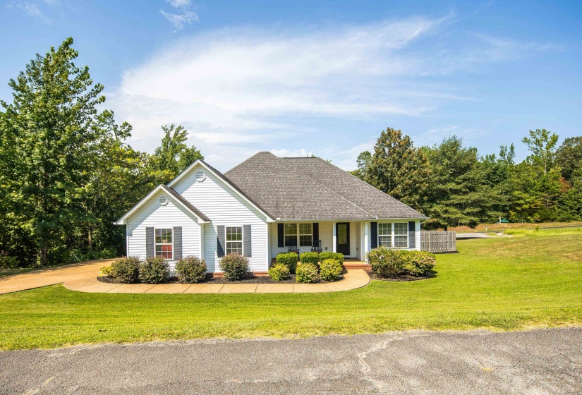 405 PERSIMMON LN, Lexington, Tennessee 38351, 3 Bedroom Bedrooms, 5 Room Rooms,2 BathroomBathrooms,Residential,For Sale,PERSIMMON,0,10229087