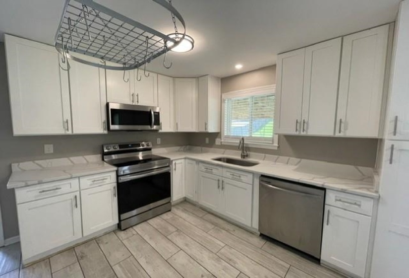 2811 MCVAY TRAIL DR, Memphis, Tennessee 38119, 4 Bedroom Bedrooms, 8 Room Rooms,2.1 BathroomBathrooms,Residential,For Sale,MCVAY TRAIL,0,10229088