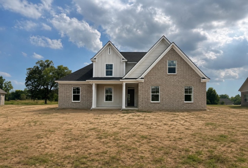7331 NEWBURY DR, Olive Branch, Mississippi 38654-1562, 5 Bedroom Bedrooms, 8 Room Rooms,3 BathroomBathrooms,Residential,For Sale,NEWBURY,0,10229089