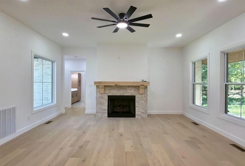 25 CRESCENT LN, Selmer, Tennessee 38375, 4 Bedroom Bedrooms, 8 Room Rooms,2 BathroomBathrooms,Residential,For Sale,CRESCENT,0,10229090