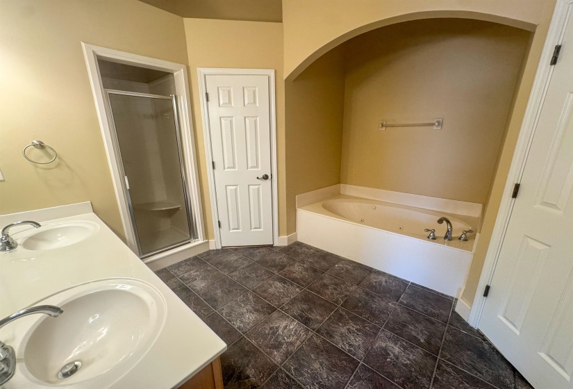 4894 FOX SPRINGS DR, Collierville, Tennessee 38017, 3 Bedroom Bedrooms, 7 Room Rooms,2 BathroomBathrooms,Rental Properties,For Sale,FOX SPRINGS,0,10229136