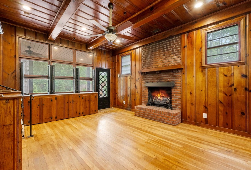 4898 COLE RD, Memphis, Tennessee 38117, 3 Bedroom Bedrooms, 8 Room Rooms,3 BathroomBathrooms,Residential,For Sale,COLE,0,10229122
