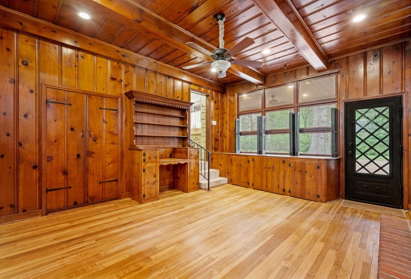 4898 COLE RD, Memphis, Tennessee 38117, 3 Bedroom Bedrooms, 8 Room Rooms,3 BathroomBathrooms,Residential,For Sale,COLE,0,10229122