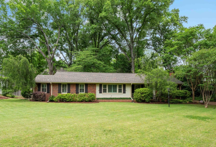 4898 COLE RD, Memphis, Tennessee 38117, 3 Bedroom Bedrooms, 8 Room Rooms,3 BathroomBathrooms,Residential,For Sale,COLE,0,10229122