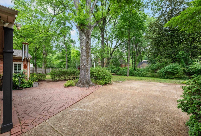 4898 COLE RD, Memphis, Tennessee 38117, 3 Bedroom Bedrooms, 8 Room Rooms,3 BathroomBathrooms,Residential,For Sale,COLE,0,10229122