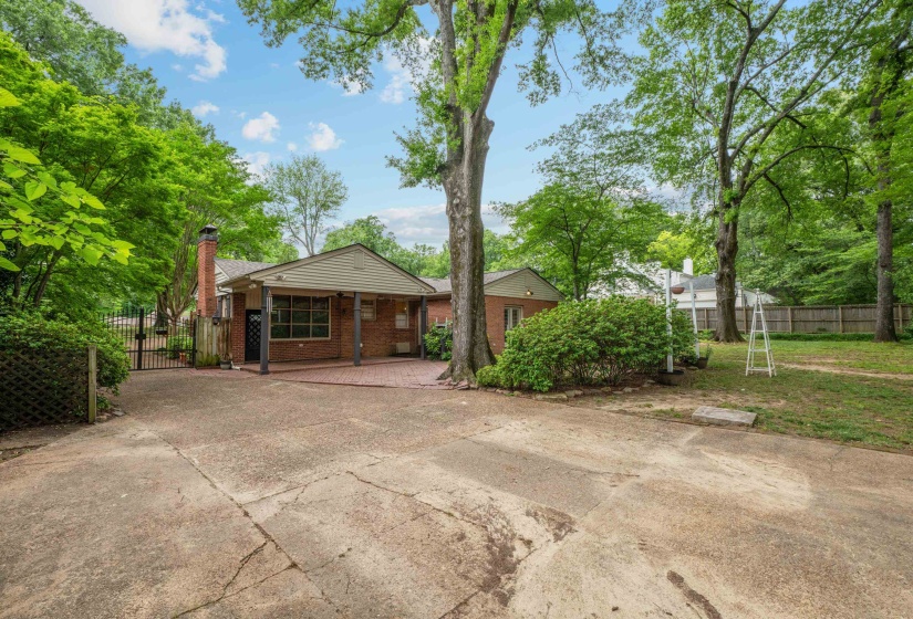 4898 COLE RD, Memphis, Tennessee 38117, 3 Bedroom Bedrooms, 8 Room Rooms,3 BathroomBathrooms,Residential,For Sale,COLE,0,10229122