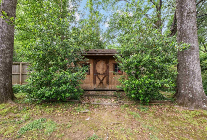 4898 COLE RD, Memphis, Tennessee 38117, 3 Bedroom Bedrooms, 8 Room Rooms,3 BathroomBathrooms,Residential,For Sale,COLE,0,10229122
