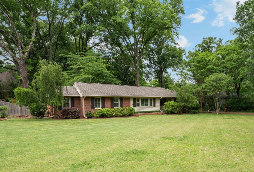 4898 COLE RD, Memphis, Tennessee 38117, 3 Bedroom Bedrooms, 8 Room Rooms,3 BathroomBathrooms,Residential,For Sale,COLE,0,10229122