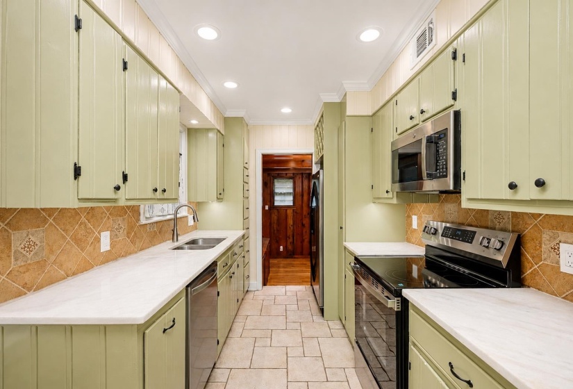 4898 COLE RD, Memphis, Tennessee 38117, 3 Bedroom Bedrooms, 8 Room Rooms,3 BathroomBathrooms,Residential,For Sale,COLE,0,10229122