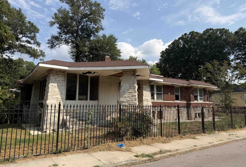 540 HAWTHORNE ST, Memphis, Tennessee 38112, 4 Bedroom Bedrooms, 11 Room Rooms,3 BathroomBathrooms,Residential,For Sale,HAWTHORNE,0,10229124