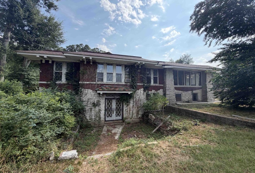540 HAWTHORNE ST, Memphis, Tennessee 38112, 4 Bedroom Bedrooms, 11 Room Rooms,3 BathroomBathrooms,Residential,For Sale,HAWTHORNE,0,10229124