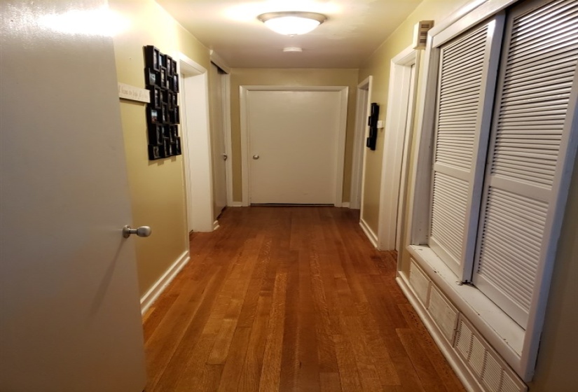 1129 WHITE STATION RD, Memphis, Tennessee 38117, 3 Bedroom Bedrooms, 5 Room Rooms,1 BathroomBathrooms,Residential,For Sale,WHITE STATION,0,10229126