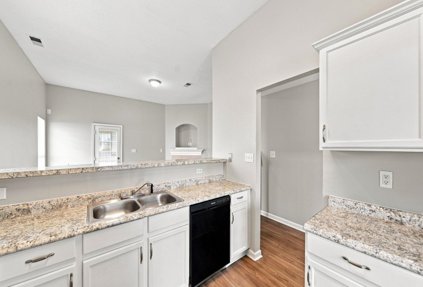 5698 SYCAMORE WOODS DR, Memphis, Tennessee 38134, 3 Bedroom Bedrooms, 6 Room Rooms,2 BathroomBathrooms,Residential,For Sale,SYCAMORE WOODS,0,10229127