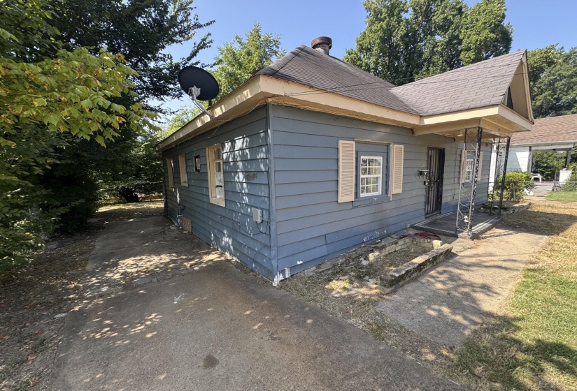 983 PERSON AVE, Memphis, Tennessee 38106, 2 Bedroom Bedrooms, 4 Room Rooms,1 BathroomBathrooms,Residential,For Sale,PERSON,0,10229129