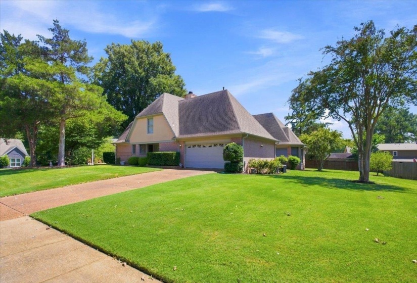 751 LAKE MEADOW DR, Collierville, Tennessee 38017, 4 Bedroom Bedrooms, 7 Room Rooms,2.1 BathroomBathrooms,Residential,For Sale,LAKE MEADOW,0,10229133