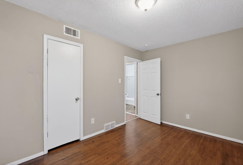 4314 FORD RD, Memphis, Tennessee 38109, 5 Bedroom Bedrooms, 8 Room Rooms,1.1 BathroomBathrooms,Residential,For Sale,FORD,0,10211186