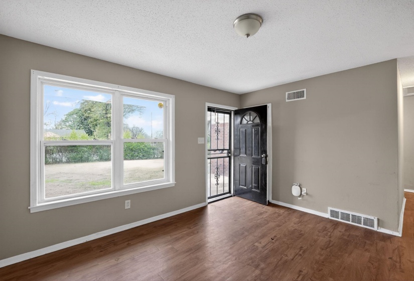 4314 FORD RD, Memphis, Tennessee 38109, 5 Bedroom Bedrooms, 8 Room Rooms,1.1 BathroomBathrooms,Residential,For Sale,FORD,0,10211186