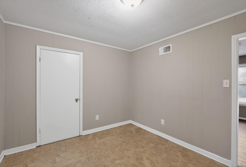 4314 FORD RD, Memphis, Tennessee 38109, 5 Bedroom Bedrooms, 8 Room Rooms,1.1 BathroomBathrooms,Residential,For Sale,FORD,0,10211186