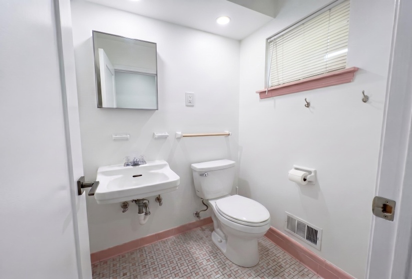 3103 RAINIER ST, Memphis, Tennessee 38127, 3 Bedroom Bedrooms, 7 Room Rooms,1.1 BathroomBathrooms,Residential,For Sale,RAINIER,0,10229140