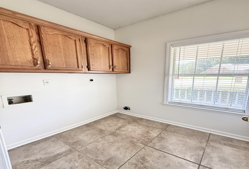 1044 SWEETIE LN, Collierville, Tennessee 38017, 3 Bedroom Bedrooms, 8 Room Rooms,3.1 BathroomBathrooms,Residential,For Sale,SWEETIE,0,10229145