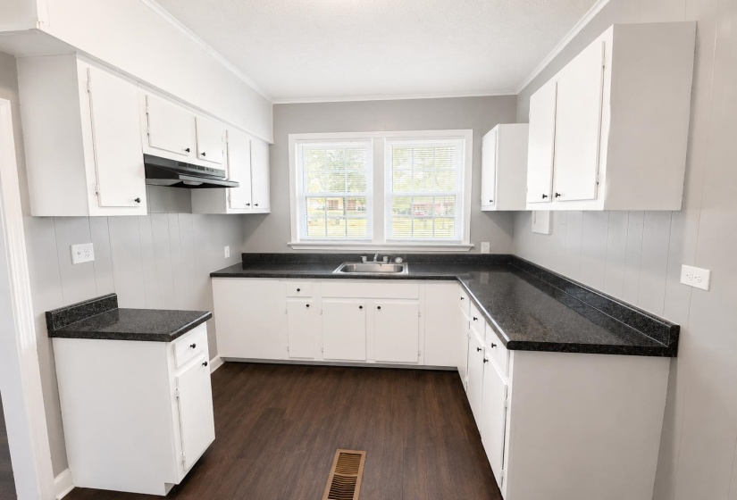 3609 OVERTON CROSSING ST, Memphis, Tennessee 38127, 2 Bedroom Bedrooms, 5 Room Rooms,2 BathroomBathrooms,Residential,For Sale,OVERTON CROSSING,0,10229160