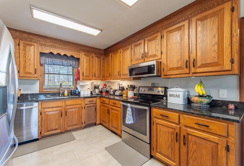 255 EASLEY LOOP, Savannah, Tennessee 38372, 4 Bedroom Bedrooms, 11 Room Rooms,2.1 BathroomBathrooms,Residential,For Sale,EASLEY,0,10229161