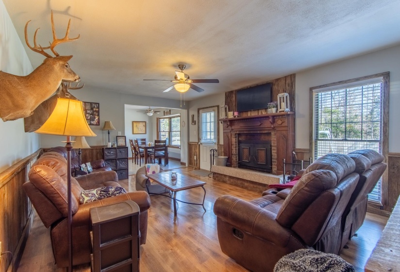 255 EASLEY LOOP, Savannah, Tennessee 38372, 4 Bedroom Bedrooms, 11 Room Rooms,2.1 BathroomBathrooms,Residential,For Sale,EASLEY,0,10229161