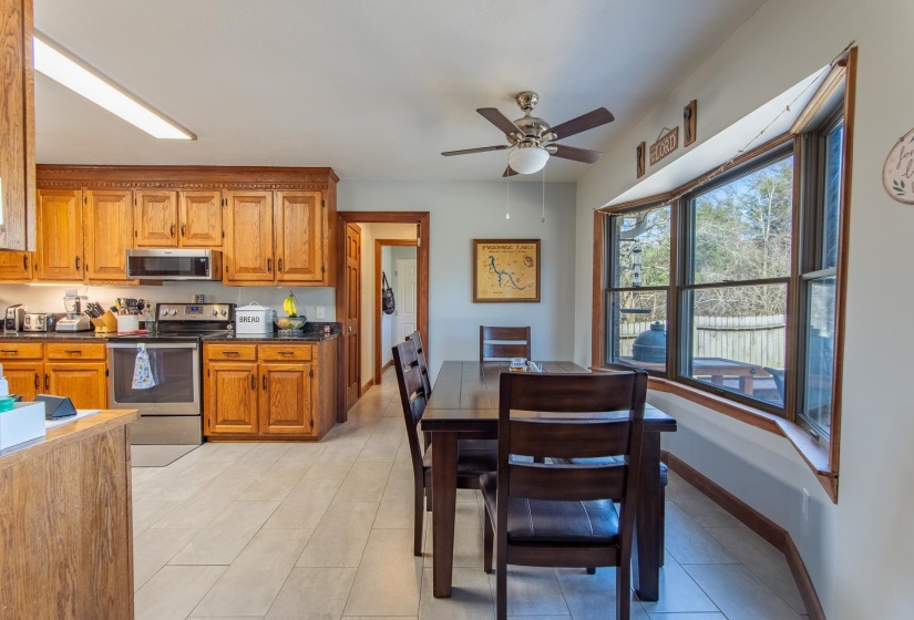 255 EASLEY LOOP, Savannah, Tennessee 38372, 4 Bedroom Bedrooms, 11 Room Rooms,2.1 BathroomBathrooms,Residential,For Sale,EASLEY,0,10229161