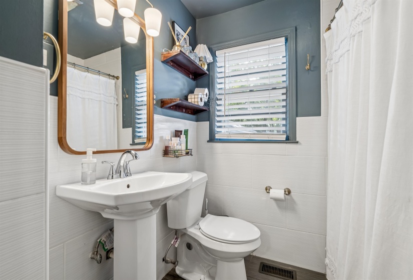 706 PERKINS RD, Memphis, Tennessee 38122, 3 Bedroom Bedrooms, 6 Room Rooms,1 BathroomBathrooms,Residential,For Sale,PERKINS,0,10229163