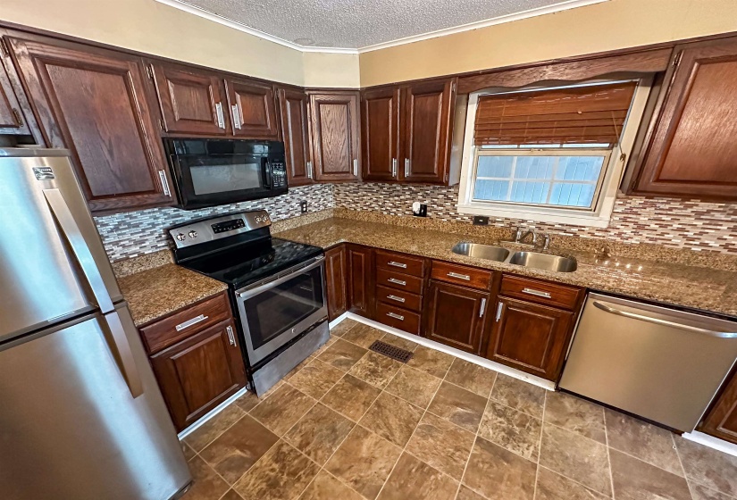 257 ANTHONY ST, Ripley, Tennessee 38063, 3 Bedroom Bedrooms, 8 Room Rooms,2 BathroomBathrooms,Residential,For Sale,ANTHONY,0,10229169