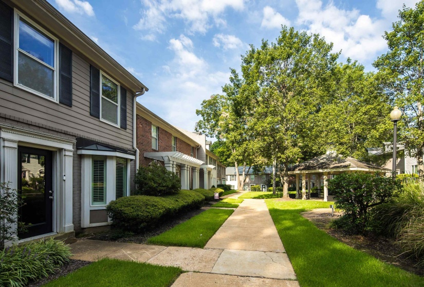 7488 GERMANTOWN SQ, Germantown, Tennessee 38138, 2 Bedroom Bedrooms, 5 Room Rooms,2.1 BathroomBathrooms,Residential,For Sale,GERMANTOWN,0,10229175