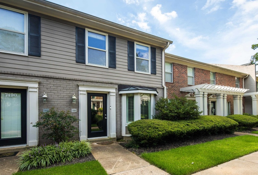 7488 GERMANTOWN SQ, Germantown, Tennessee 38138, 2 Bedroom Bedrooms, 5 Room Rooms,2.1 BathroomBathrooms,Residential,For Sale,GERMANTOWN,0,10229175