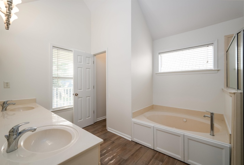 1338 ISLAND PL, Memphis, Tennessee 38103, 3 Bedroom Bedrooms, 7 Room Rooms,2.1 BathroomBathrooms,Residential,For Sale,ISLAND,0,10229177