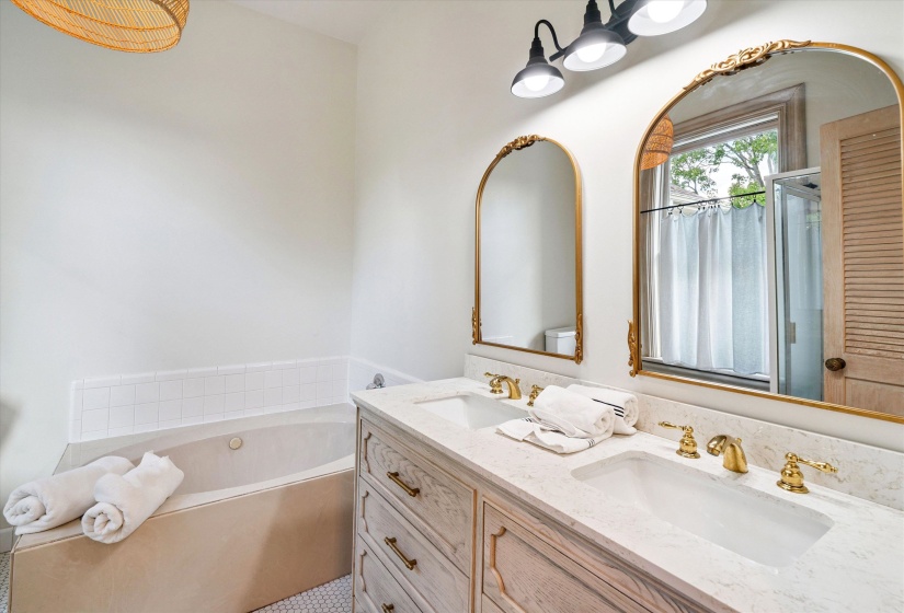 945 HARBOR BEND RD, Memphis, Tennessee 38103, 2 Bedroom Bedrooms, 5 Room Rooms,2.1 BathroomBathrooms,Rental Properties,For Sale,HARBOR BEND,0,10229190