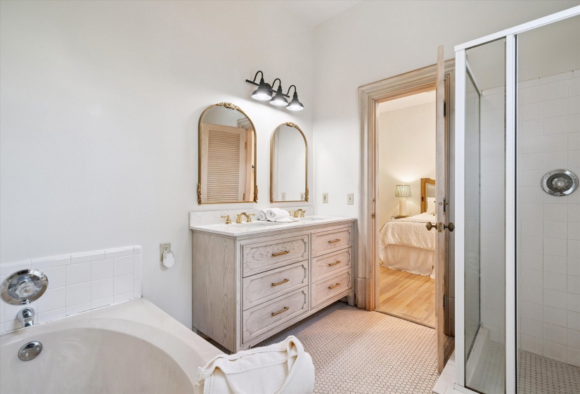 945 HARBOR BEND RD, Memphis, Tennessee 38103, 2 Bedroom Bedrooms, 5 Room Rooms,2.1 BathroomBathrooms,Rental Properties,For Sale,HARBOR BEND,0,10229190