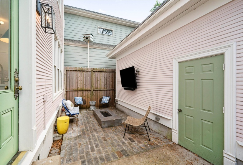 945 HARBOR BEND RD, Memphis, Tennessee 38103, 2 Bedroom Bedrooms, 5 Room Rooms,2.1 BathroomBathrooms,Rental Properties,For Sale,HARBOR BEND,0,10229190