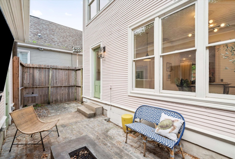 945 HARBOR BEND RD, Memphis, Tennessee 38103, 2 Bedroom Bedrooms, 5 Room Rooms,2.1 BathroomBathrooms,Rental Properties,For Sale,HARBOR BEND,0,10229190