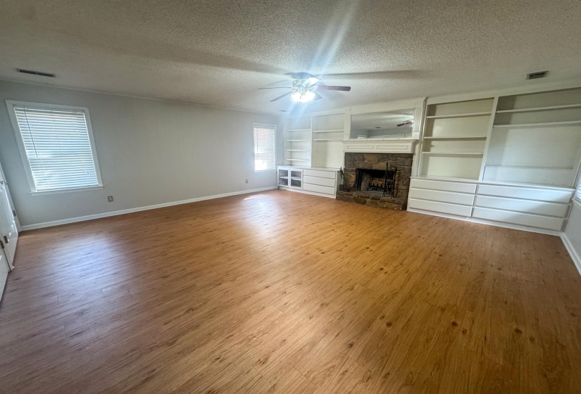 880 HUNTERS RETREAT DR, Collierville, Tennessee 38017, 3 Bedroom Bedrooms, 9 Room Rooms,2 BathroomBathrooms,Rental Properties,For Sale,HUNTERS RETREAT,0,10229214