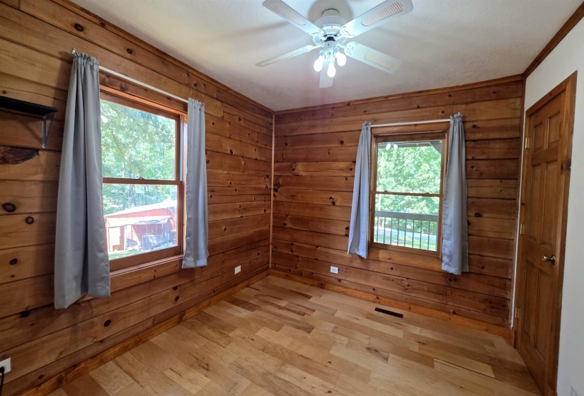 160 POPLAR DR, Buchanan, Tennessee 38222, 3 Bedroom Bedrooms, 9 Room Rooms,3 BathroomBathrooms,Residential,For Sale,POPLAR,0,10228949