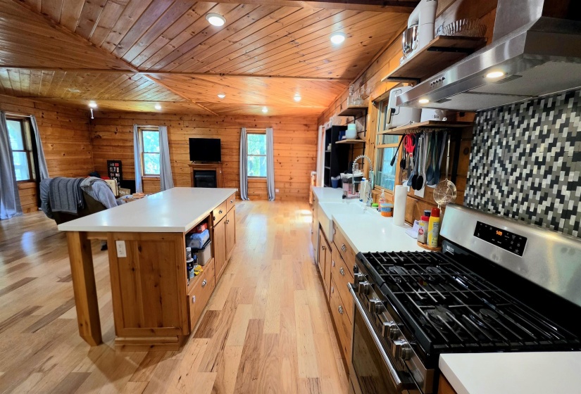 160 POPLAR DR, Buchanan, Tennessee 38222, 3 Bedroom Bedrooms, 9 Room Rooms,3 BathroomBathrooms,Residential,For Sale,POPLAR,0,10228949