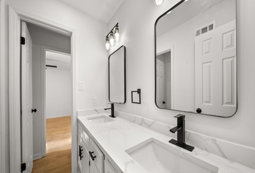 4351 SPRING OAK CV, Memphis, Tennessee 38125, 5 Bedroom Bedrooms, 8 Room Rooms,2.1 BathroomBathrooms,Residential,For Sale,SPRING OAK,0,10229182