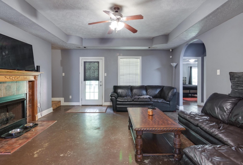 1243 J E BLAYDES BLVD, Atoka, Tennessee 38004, 3 Bedroom Bedrooms, 7 Room Rooms,2 BathroomBathrooms,Residential,For Sale,J E BLAYDES,0,10229195