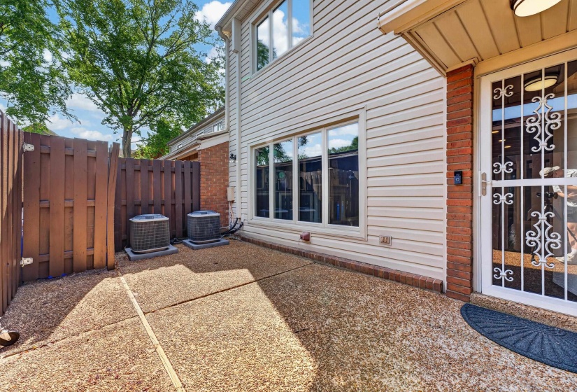 5124 SANDERLIN AVE, Memphis, Tennessee 38117, 2 Bedroom Bedrooms, 5 Room Rooms,2.1 BathroomBathrooms,Residential,For Sale,SANDERLIN,0,10229206