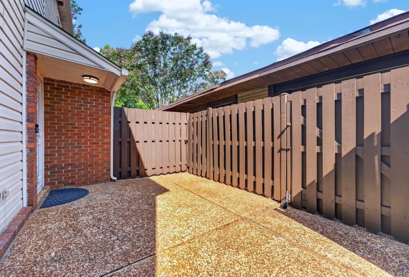 5124 SANDERLIN AVE, Memphis, Tennessee 38117, 2 Bedroom Bedrooms, 5 Room Rooms,2.1 BathroomBathrooms,Residential,For Sale,SANDERLIN,0,10229206