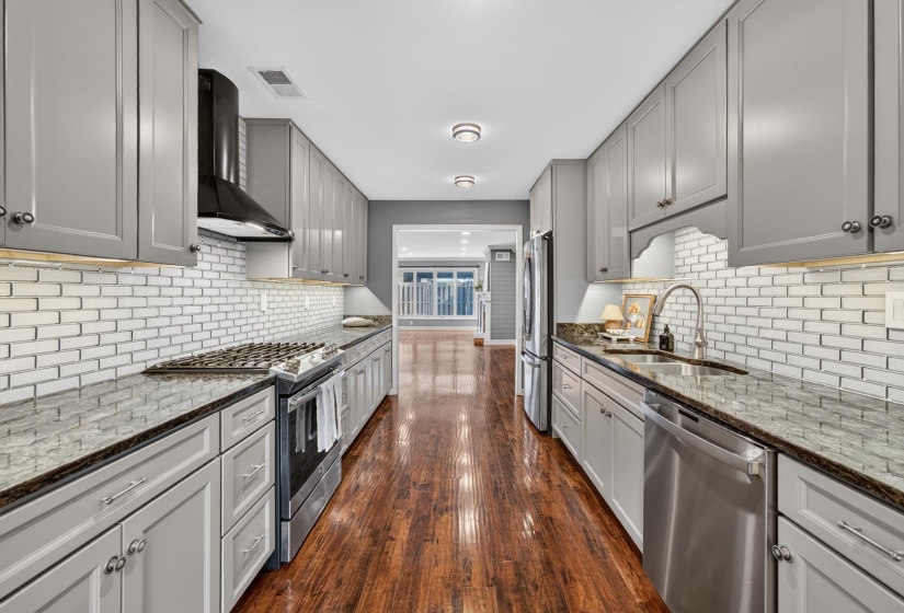 5124 SANDERLIN AVE, Memphis, Tennessee 38117, 2 Bedroom Bedrooms, 5 Room Rooms,2.1 BathroomBathrooms,Residential,For Sale,SANDERLIN,0,10229206