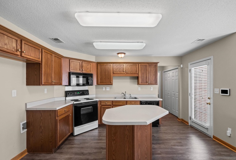 4694 BLOOMFIELD CV, Memphis, Tennessee 38125, 3 Bedroom Bedrooms, 7 Room Rooms,2.1 BathroomBathrooms,Residential,For Sale,BLOOMFIELD,0,10229212