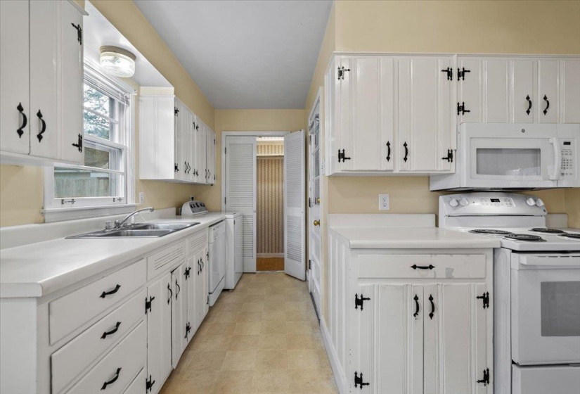 5408 MURFF AVE, Memphis, Tennessee 38119, 3 Bedroom Bedrooms, 5 Room Rooms,1.1 BathroomBathrooms,Residential,For Sale,MURFF,0,10229225